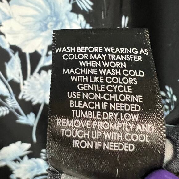 Torrid Harper Studio Blouse 5X Black Floral Crepe De Chine Flutter Career Casual - Picture 11 of 13